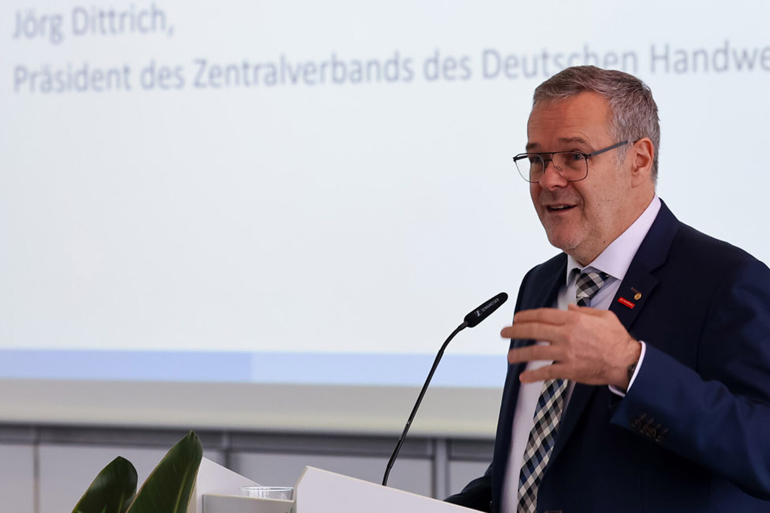 Handwerkerforum Jörg Dittrich, Präsident des Zentralverbands des Deutschen Handwerks, bei seiner rede beim Handwerkerforum