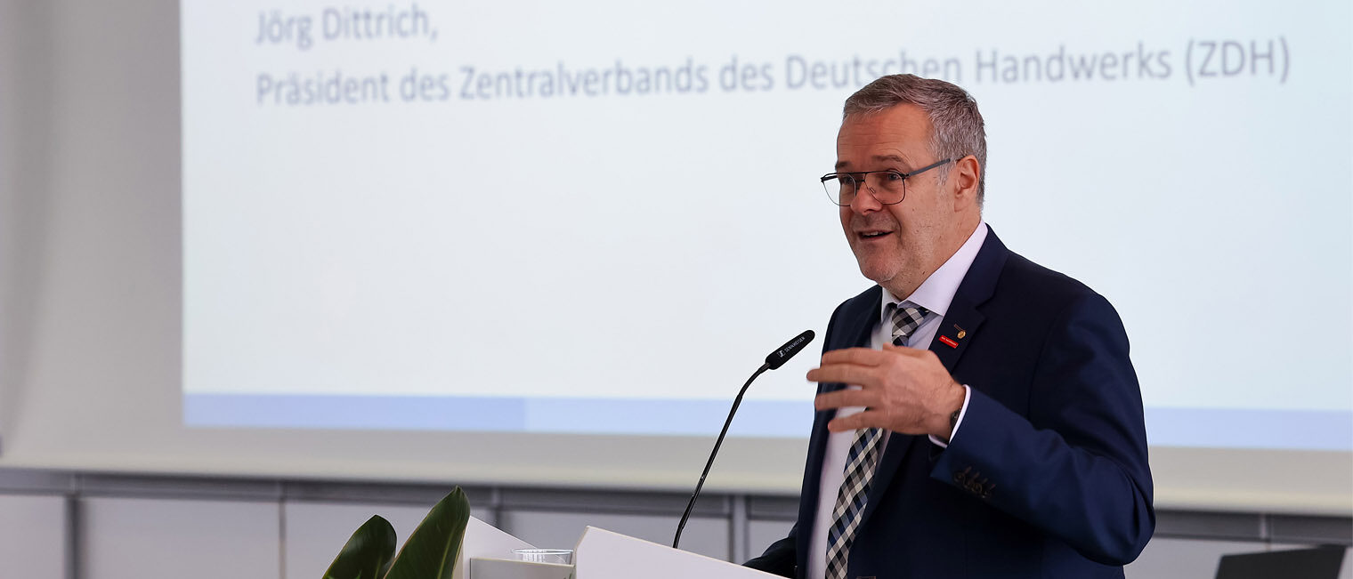 Handwerkerforum Jörg Dittrich, Präsident des Zentralverbands des Deutschen Handwerks, bei seiner rede beim Handwerkerforum