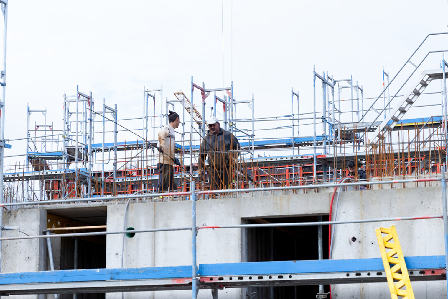 Bau, Ausbau Totale einer Baustelle im Rohbau