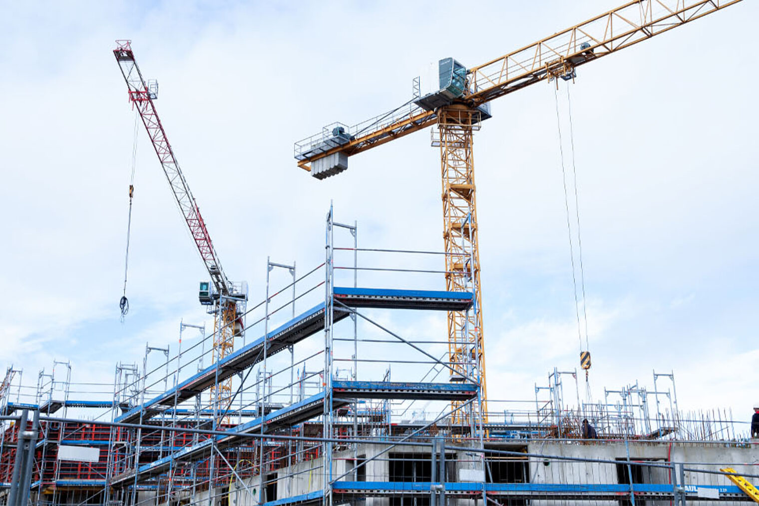 Baustelle | Konjunktur Baustelle mit Rohbau und Kran