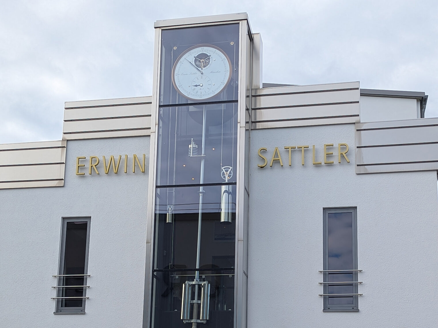 Monumentale Präzisionsuhr der Großuhrenmanufaktur Erwin Sattler