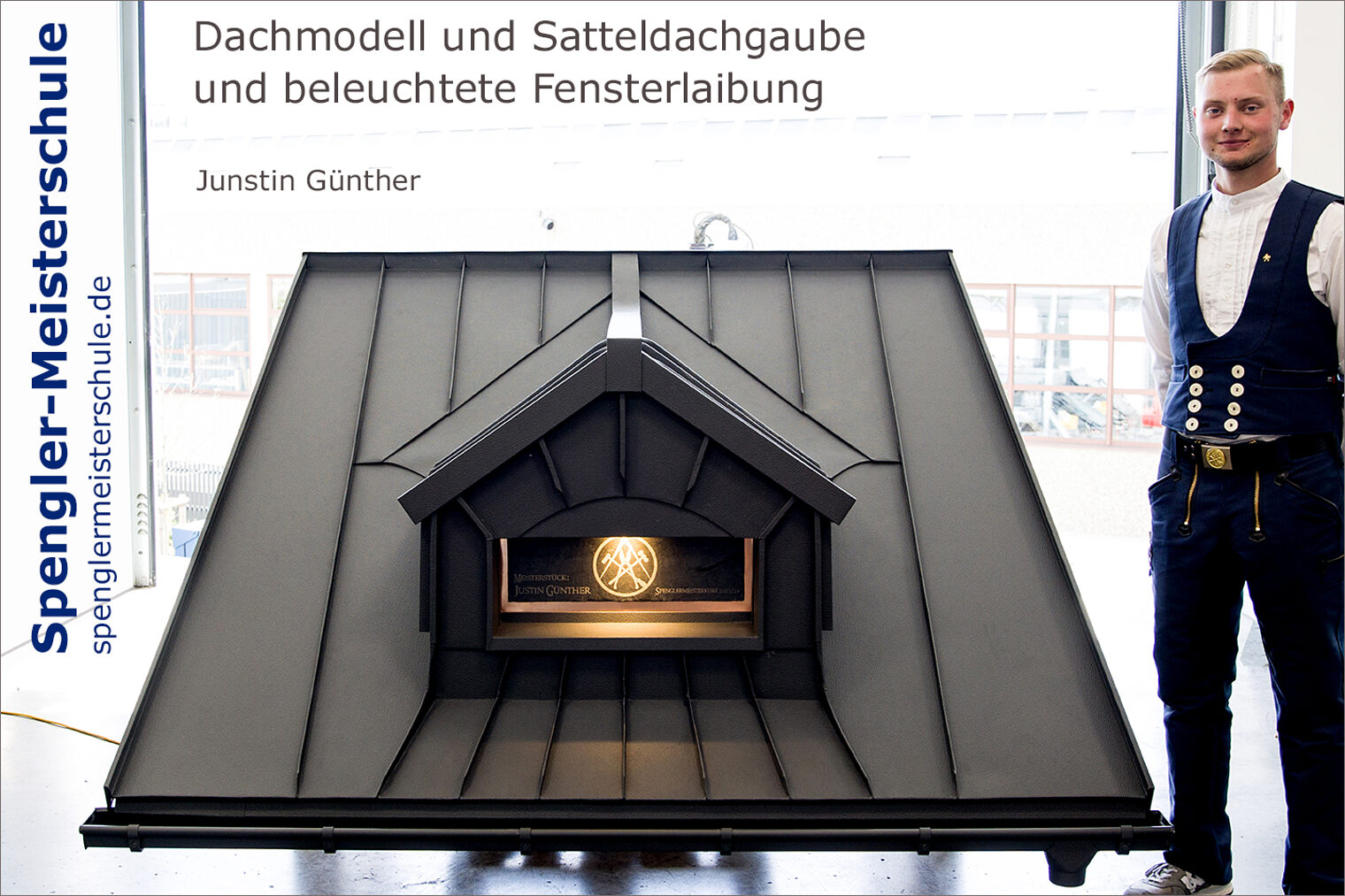 Portrait Justin Günther mit seinem Spengler-Meisterstück
