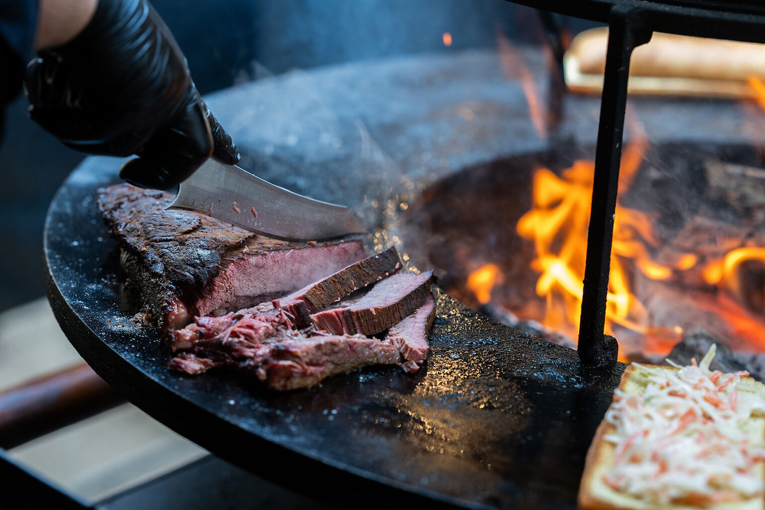Fleisch auf einem Ring-Grill